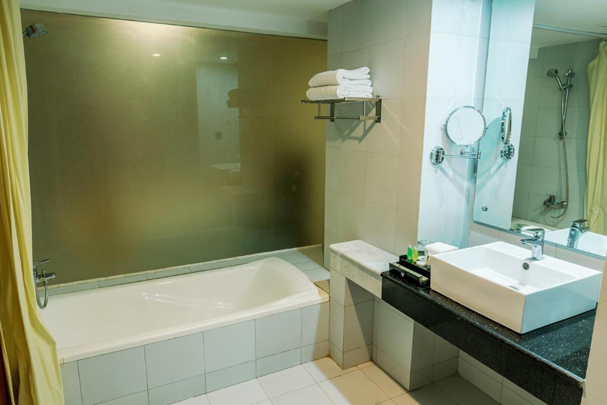 Best Western Heritage Cox's Bazar Exterior photo